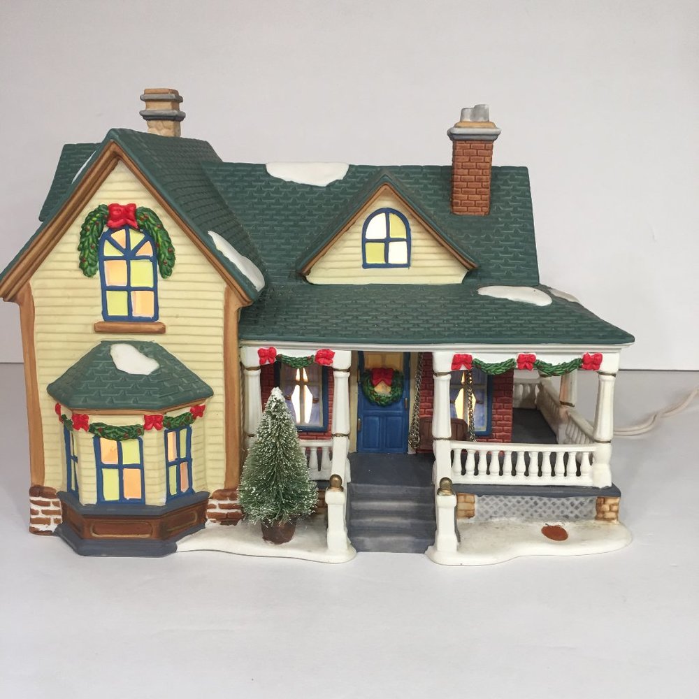 Heartland Valley Village Christmas Lighted House O'Well 2005 - Missing Snowman